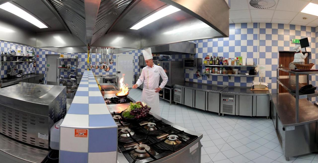 Olawian Hotel 4*
